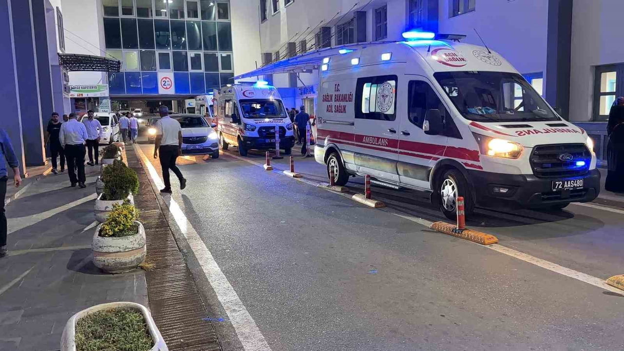 KADININ CENAZESİ, OLAY YERİNDEKİ İNCELEMELERİN ARDINDAN OTOPSİ YAPILMAK ÜZERE BATMAN EĞİTİM VE...