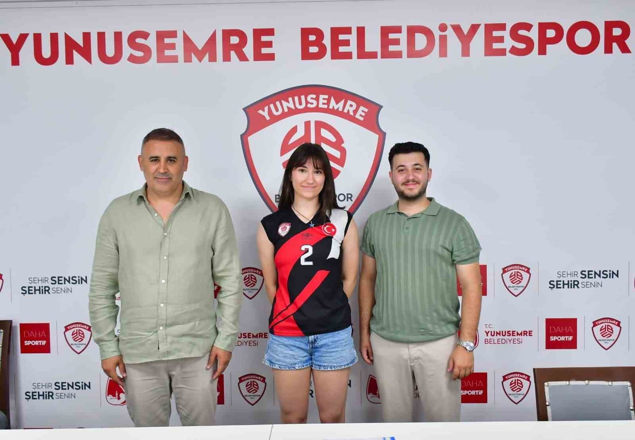 KADINLAR VOLEYBOL 2. LİG EKİPLERİNDEN YUNUSEMRE BELEDİYESPOR, YENİ SEZON KADROSUNU GENÇ...