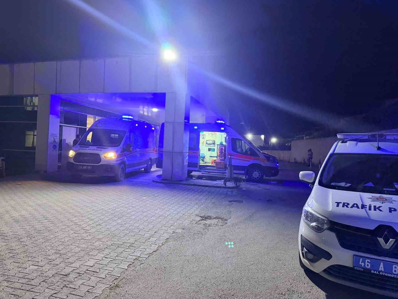 KAHRAMANMARAŞ'TA BİR KINA GECESİ EĞLENCESİNDE ÇIKAN SİLAHLI VE BIÇAKLI KAVGADA 4 KİŞİ...