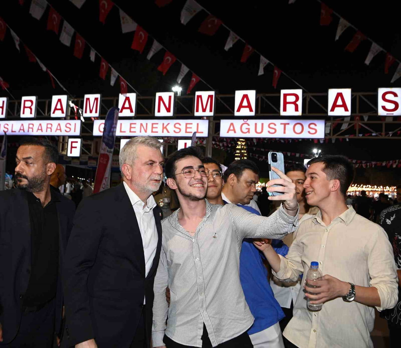KAHRAMANMARAŞ BÜYÜKŞEHİR BELEDİYE BAŞKANI FIRAT GÖRGEL, GENÇLERLE BİR ARAYA GELDİ