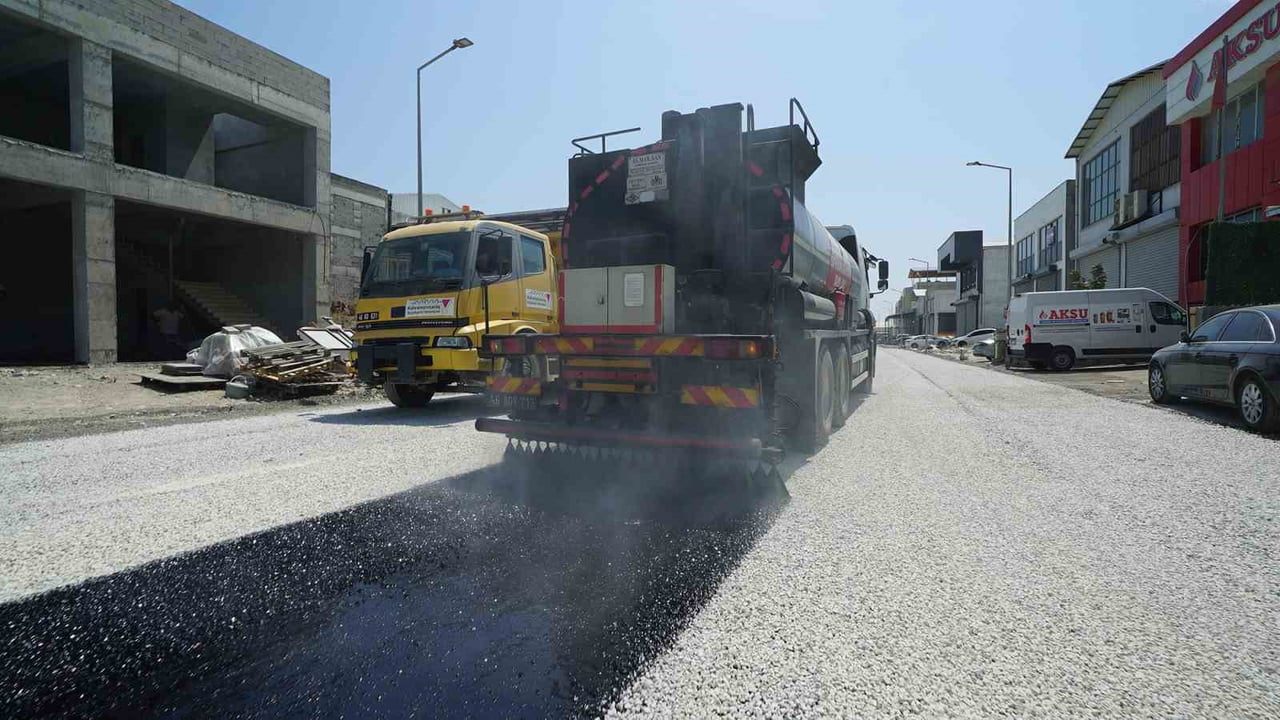 KAHRAMANMARAŞ BÜYÜKŞEHİR BELEDİYESİ YOL YAPIM, BAKIM VE ONARIM DAİRESİ BAŞKANLIĞI EKİPLERİNCE...