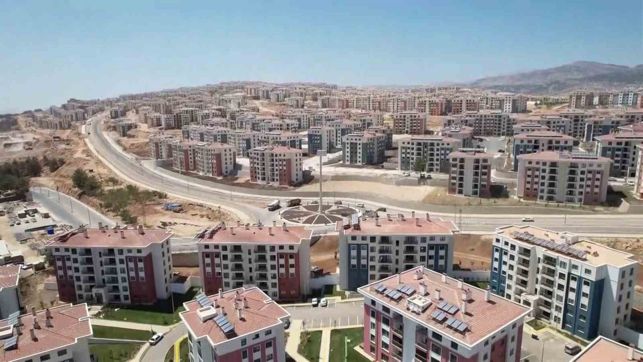 KAHRAMANMARAŞ MERKEZLİ 6 ŞUBAT DEPREMLERİNİN ARDINDAN ADIYAMAN’DA BAŞLATILAN KONUT SEFERBERLİĞİ...