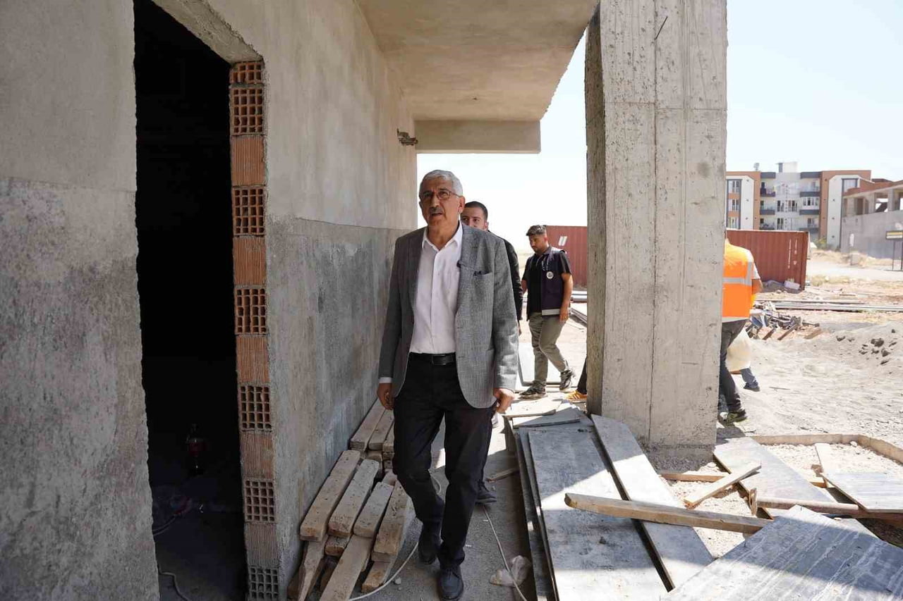KAHTA'DA KADINLARA ÖZEL YAŞAM VE YÜZME MERKEZİ YÜKSELİYOR