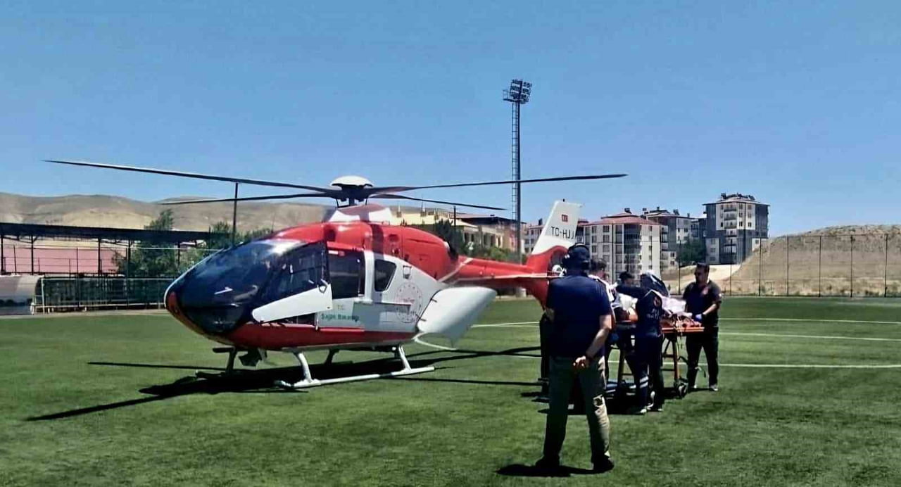 KALP KRİZİ GEÇİREN HASTA HAVA AMBULANSIYLA MALATYA'YA SEVK EDİLDİ