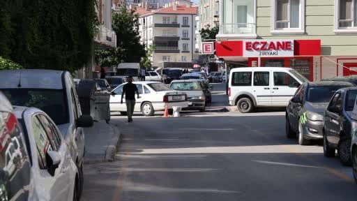 Kanalizasyon kapağındaki 'klozetli önlem' şaşırttı