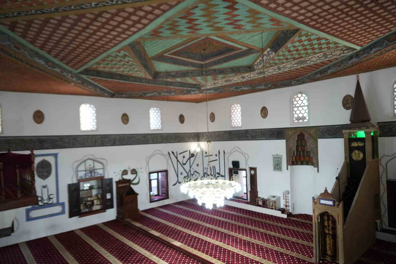 KANUNİ SULTAN SÜLEYMAN'IN DAMADI VE AYNI ZAMANDA VEZİRİ OLAN RÜSTEM PAŞA'NIN ADINA YAPTIRDIĞI CAMİ...