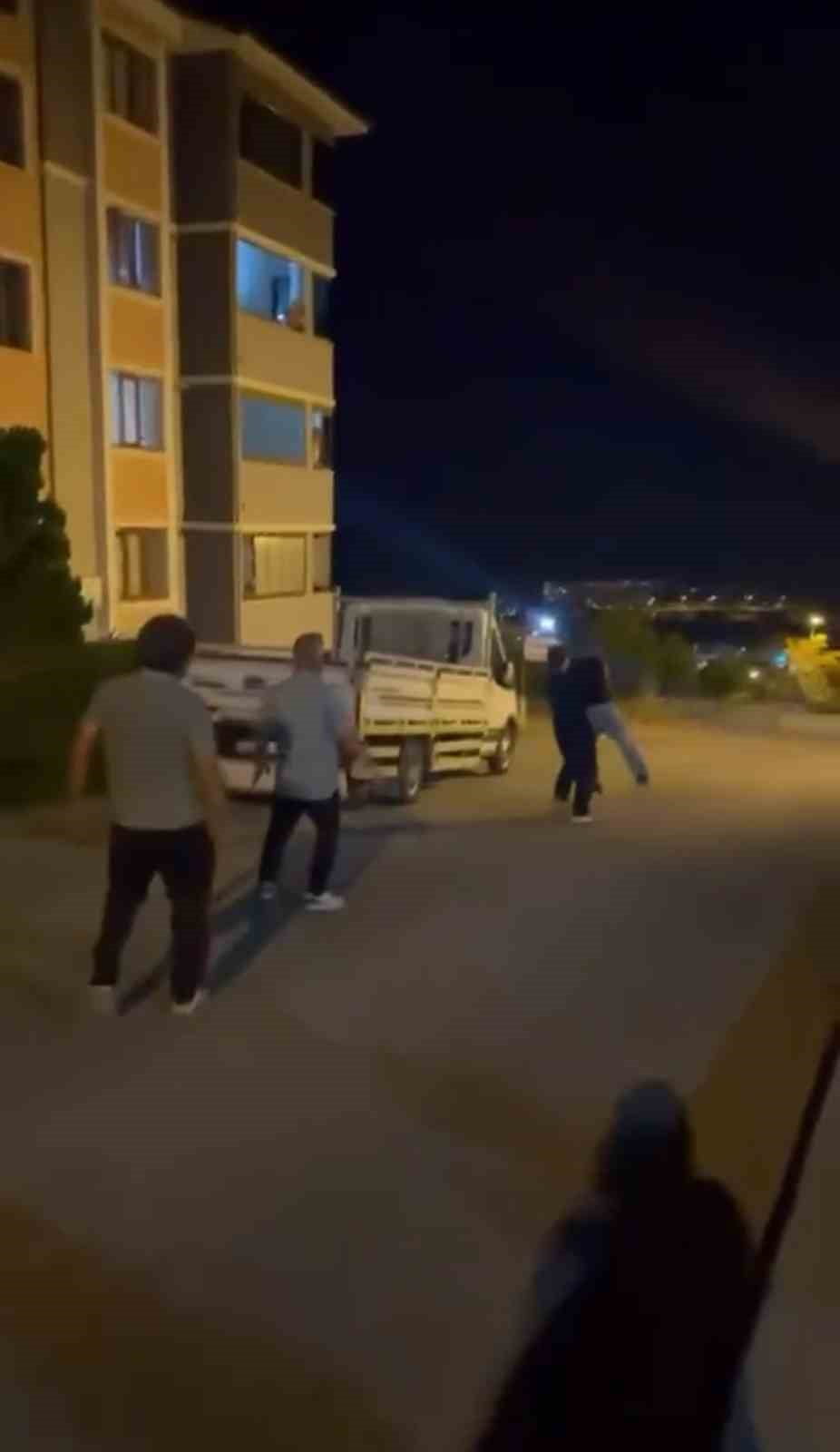 KARABÜK'TE, İDDİAYA GÖRE OĞLUNA MESAJ ATAN GENCİ DARP EDEN ŞÜPHELİ CEP TELEFONU KAMERASIYLA...