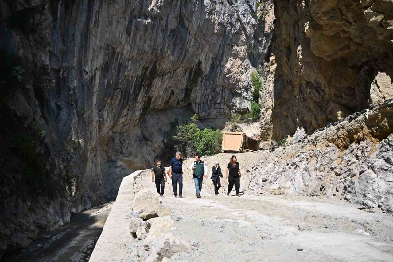KARABÜK'ÜN YENİCE İLÇESİNDE BULUNAN ŞEKER KANYONU'NDA DSİ TARAFINDAN YÜRÜTÜLEN İNŞAAT ÇALIŞMALARI...