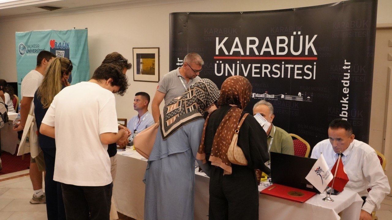 KARABÜK ÜNİVERSİTESİ(KBÜ), 2026 TERCİH DÖNEMİ KAPSAMINDA İZMİR'DE DÜZENLENEN ÜNİVERSİTE TERCİH...