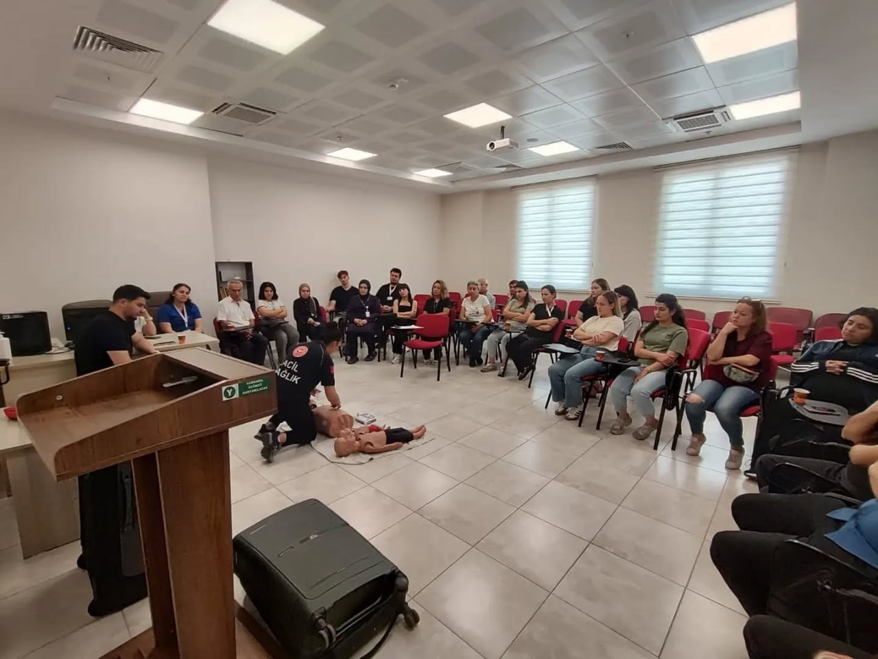 KARACASU İLÇE DEVLET HASTANESİ’NDE GÖREV YAPAN PERSONELE, ACİL DURUMLARDA DOĞRU VE HIZLI MÜDAHALE...