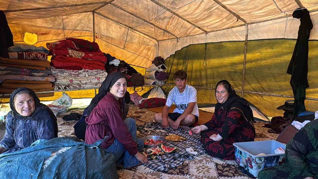 KARADENİZ'DE FINDIK HASADINA GÜNLER KALA, DOĞU VE GÜNEYDOĞU ANADOLU'DAN GELEN MEVSİMLİK TARIM...