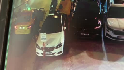 Karaköy’de turiste gasp ve bıçaklı saldırı iddiası: Olay anının görüntüleri ortaya...