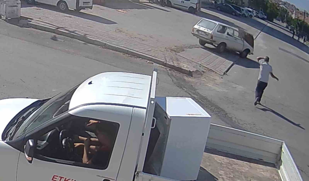 KARAMAN’DA OTOMOBİL İLE KAMYONETİN ÇARPIŞMASI SONUCU 4 KİŞİ YARALANDI.