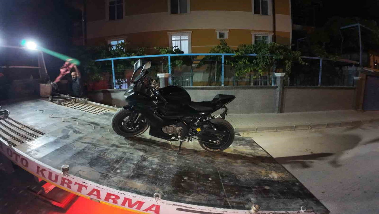 KARAMAN’DA POLİSİN 'DUR' İHTARINA UYMAYARAK KAÇAN VE YAŞANAN KOVALAMACA SONUCU YAKALANAN 16...