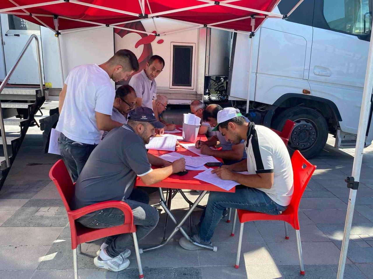 KARAPINAR İLÇESİNDE KIZILAY TARAFINDAN DÜZENLENEN KAN BAĞIŞI KAMPANYASINDA 5 GÜNDE 322 ÜNİTE KAN...