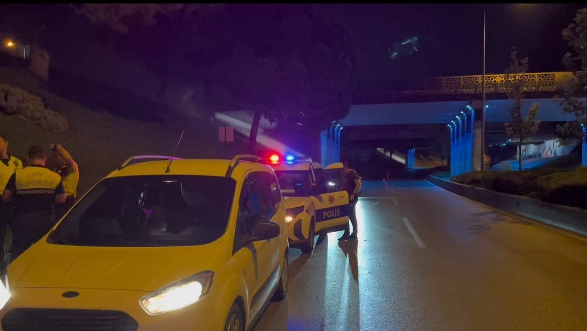 KARDEŞ KAVGASI BABAYI YOLA, POLİSİ SOKAĞA DÖKTÜ