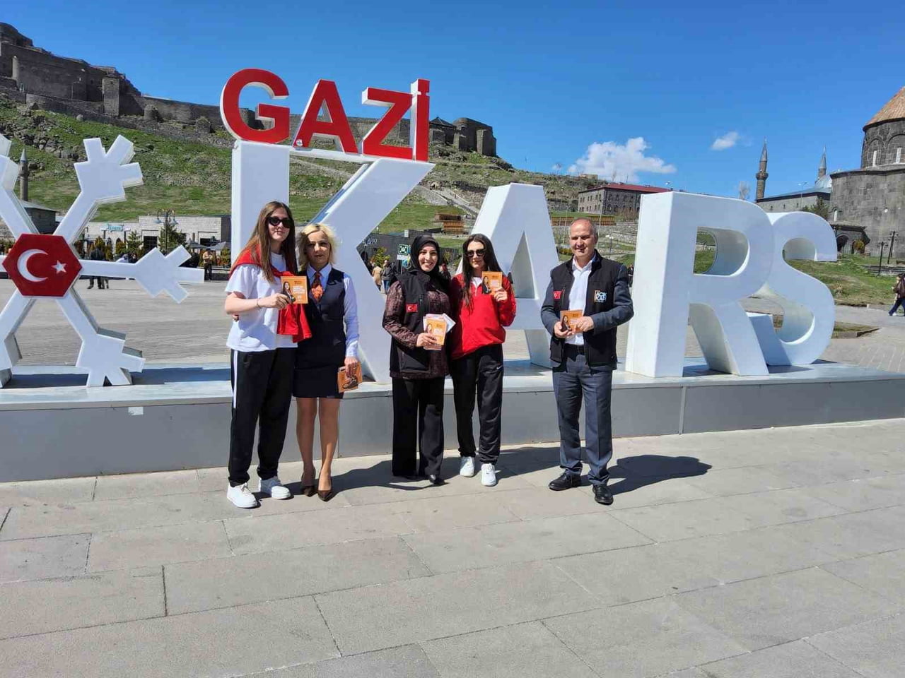 KARS'TA KADINA YÖNELİK ŞİDDETLE MÜCADELE İÇİN SAHADA BİLGİLENDİRME ÇALIŞMALARI...