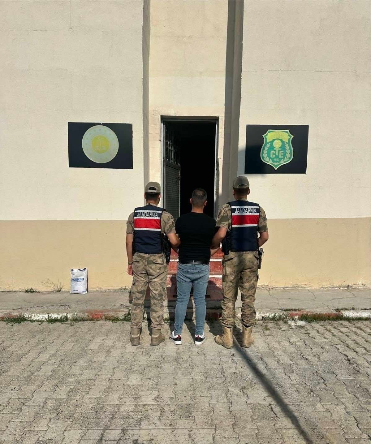 KARS'TA KASTEN ÖLDÜRME SUÇUNDAN ARANAN HÜKÜMLÜ JASAT OPERASYONUYLA YAKALANDI(KARS-İHA)