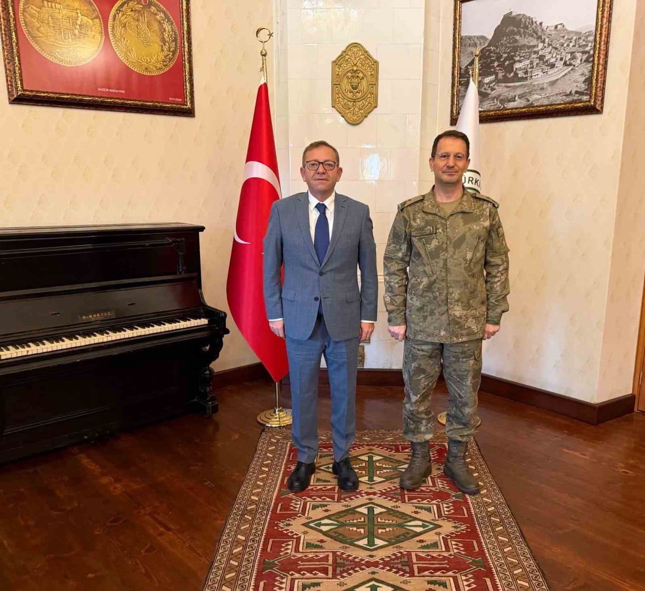 KARS 14. MEKANİZE PİYADE TUGAY KOMUTANLIĞINA ATANAN TUĞGENERAL ÇELİK’TEN VALİ POLAT’A...