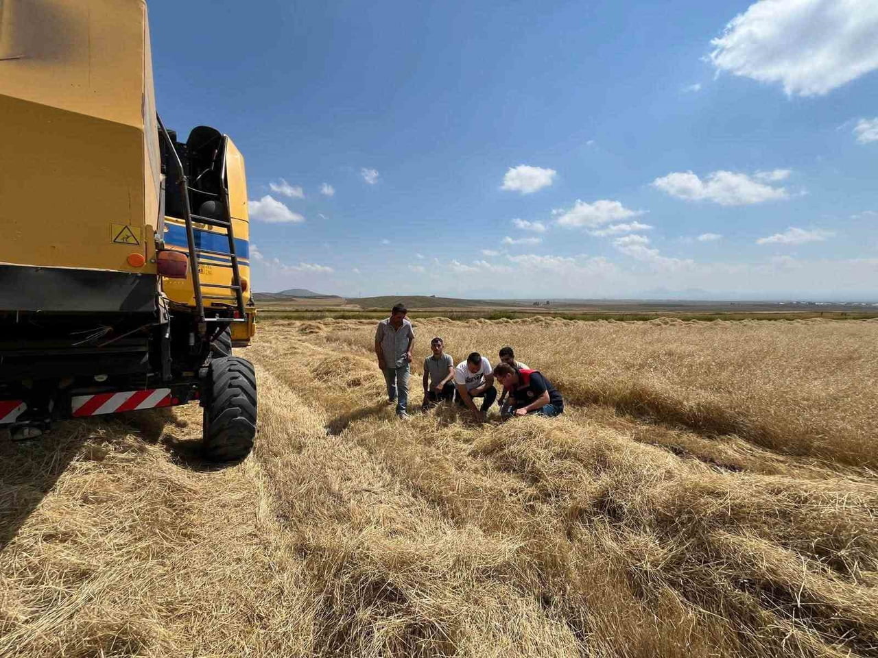 KARS’TA BİÇERDÖVER HASADI KONTROLLERİ SIKLAŞTIRILDI(KARS-İHA)