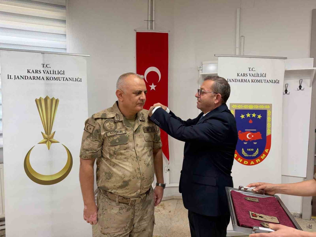 KARS’TA JANDARMA PERSONELİNE RÜTBE TERFİ TÖRENİ(KARS-İHA)