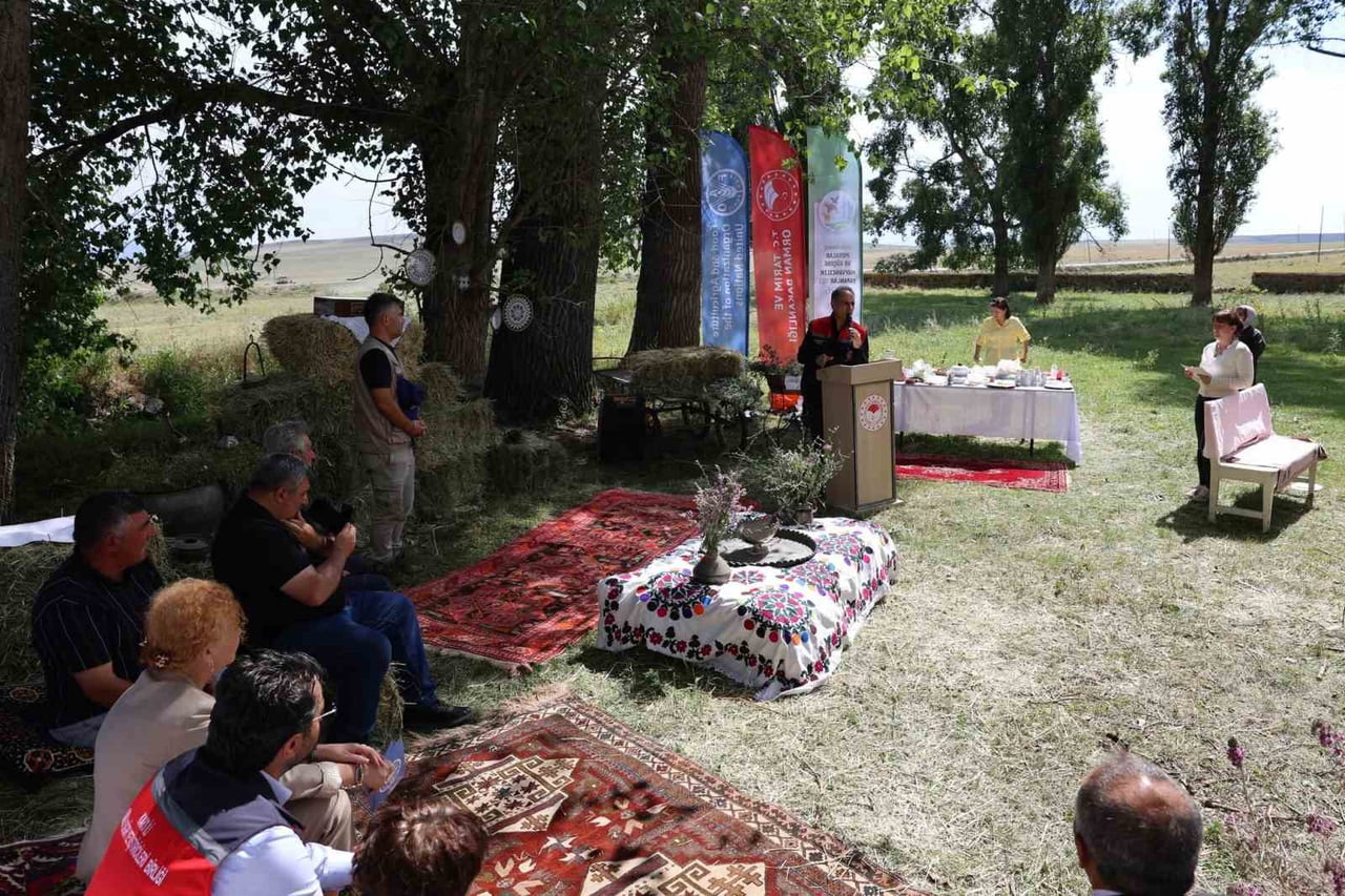 KARS’TA “ULUSLARARASI MERALAR VE GÖÇEBE HAYVANCILIK YILI” ETKİNLİĞİ...