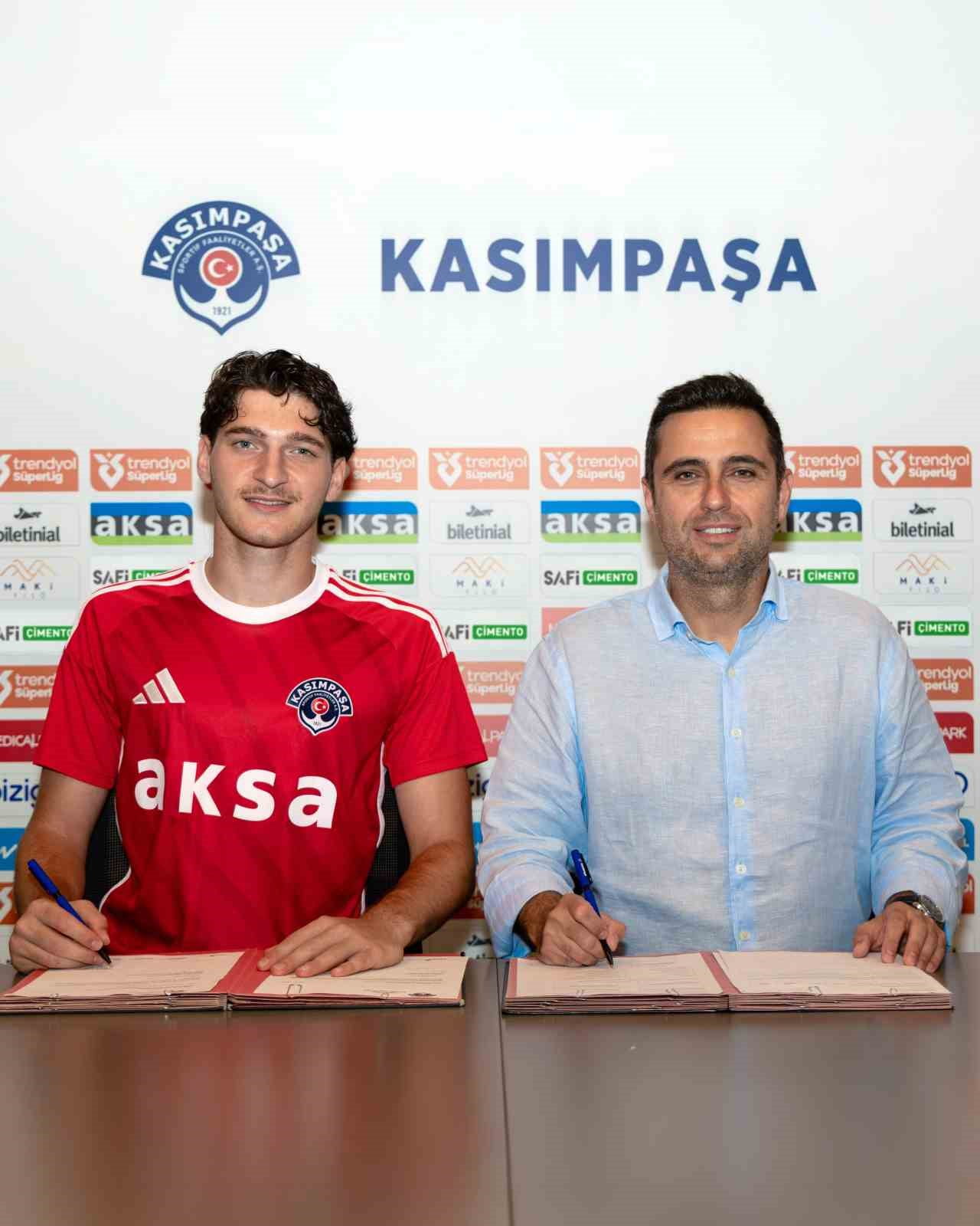 KASIMPAŞA, SON OLARAK BURSA YILDIRIM SPOR FORMASI GİYEN 19 YAŞINDAKİ MUHAMMED EMİN BEKTAŞ'I...