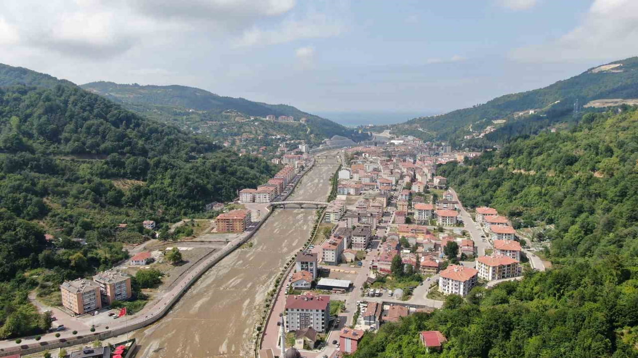 KASTAMONU BOZKURT İLÇESİ EZİNE ÇAYI YATAĞI.