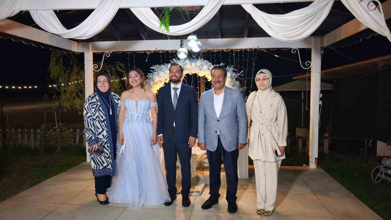 KAYMAKAM NİŞANLANAN GENÇLERLE