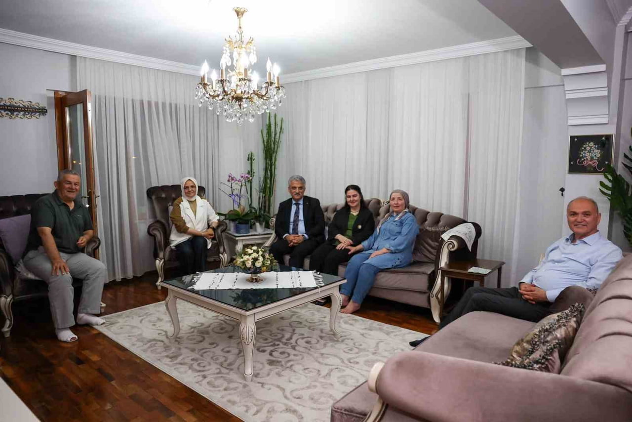 KAYNAŞLI BELEDİYE BAŞKANI EFDAL ALTUNDAL, GEÇİRDİĞİ OPERASYONUN ARDINDAN EVİNDE İSTİRAHAT EDERKEN...