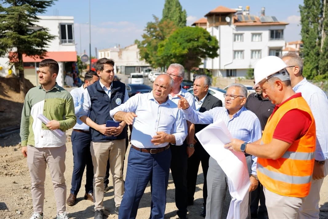 KAYSERİ BÜYÜKŞEHİR BELEDİYE BAŞKANI DR. MEMDUH BÜYÜKKILIÇ, YAHYALI’DA YAPIMI DEVAM EDEN 600...