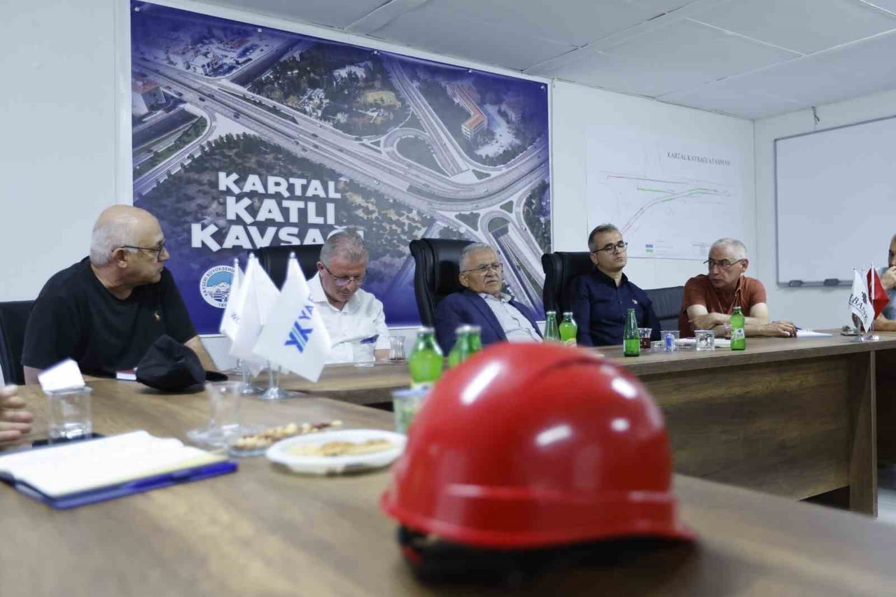 KAYSERİ BÜYÜKŞEHİR BELEDİYE BAŞKANI DR. MEMDUH BÜYÜKKILIÇ, YAPIMI HIZLA DEVAM EDEN KARTAL KATLI...