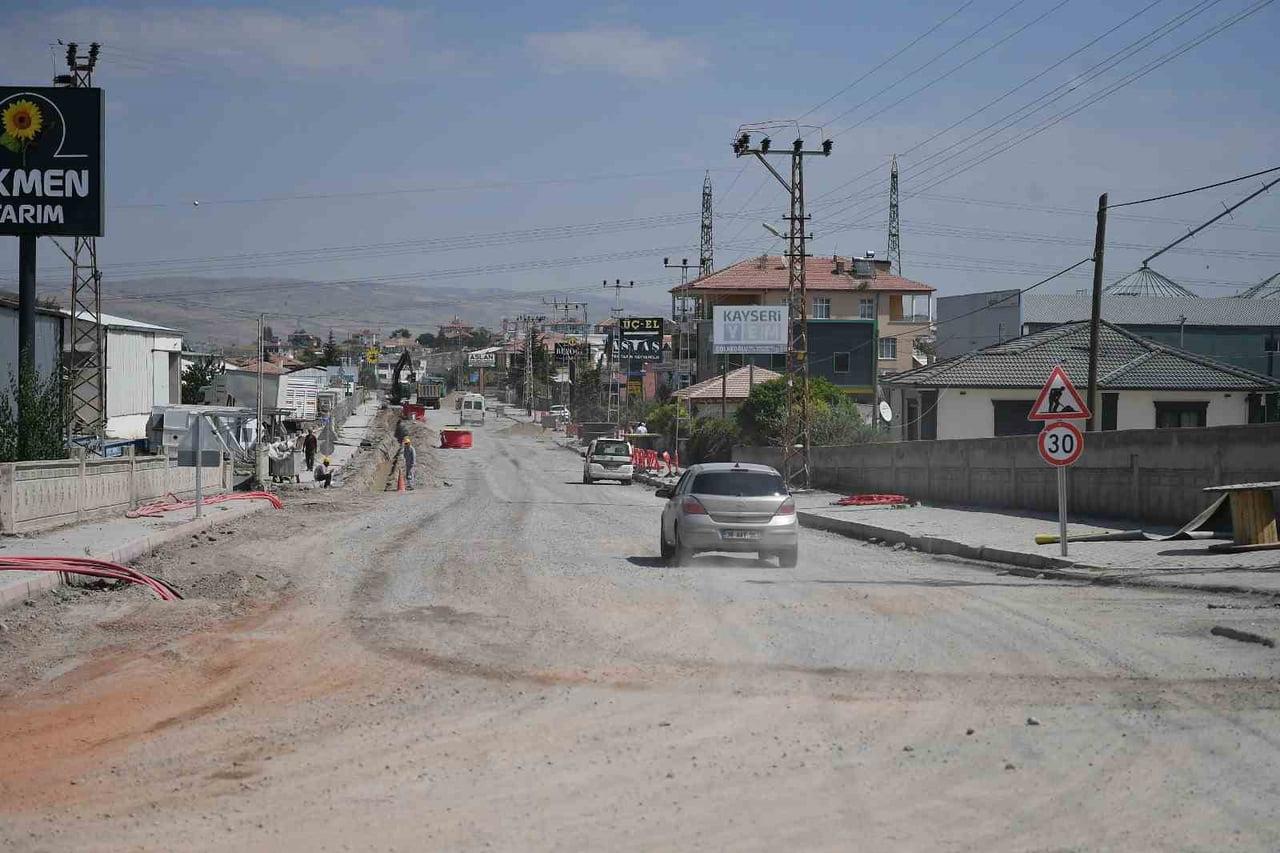 KAYSERİ BÜYÜKŞEHİR BELEDİYESİ; BUĞDAYLI’NIN ULAŞIM KONFORUNU ARTIRMAK İÇİN BUĞDAYLI-KIZIK YOLUNDA...