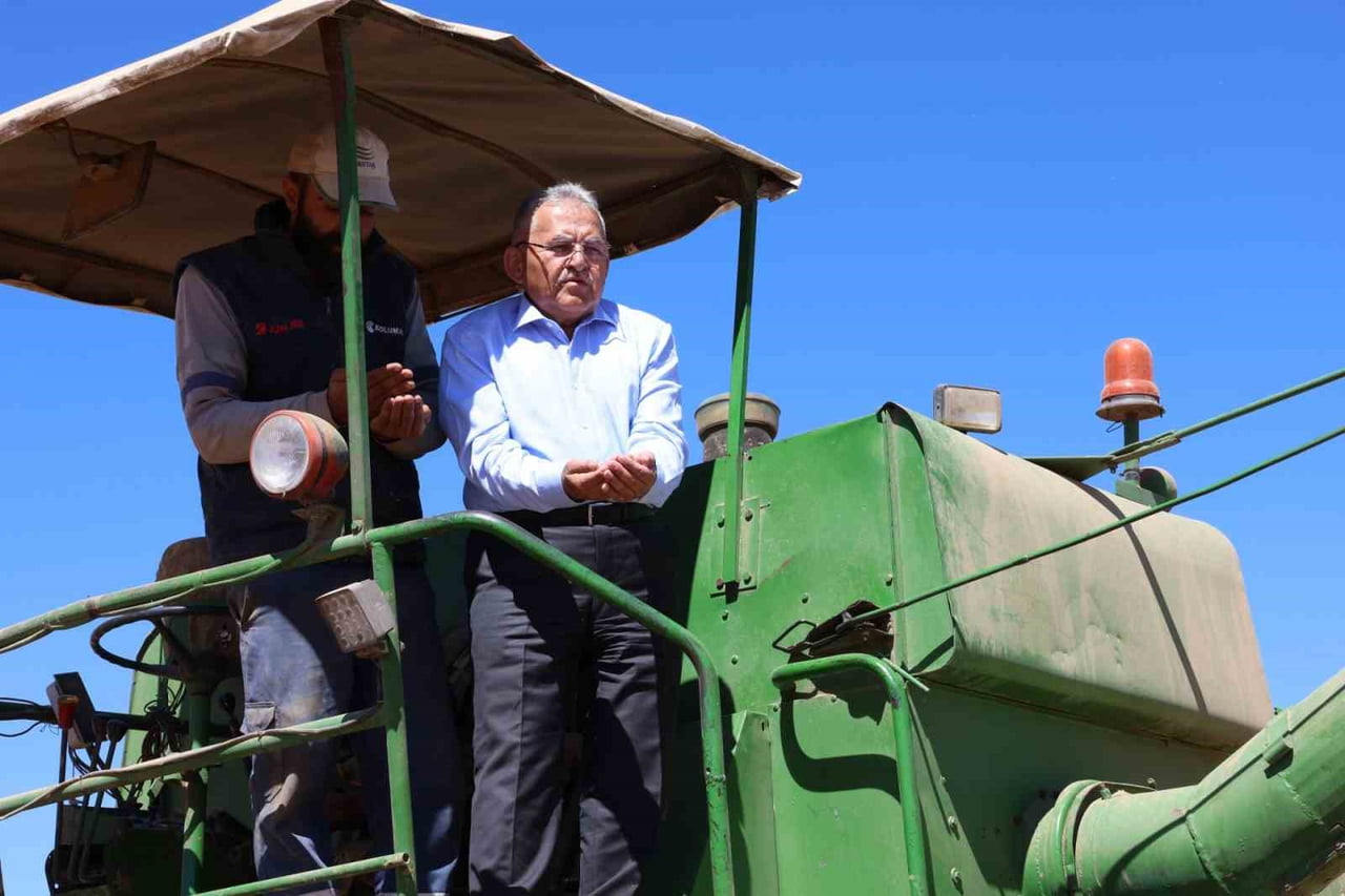 KAYSERİ BÜYÜKŞEHİR BELEDİYESİ’NİN İLKBAHARDA ÇİFTÇİLERE DAĞITTIĞI 360 TON TOHUMUN SAHADAKİ...