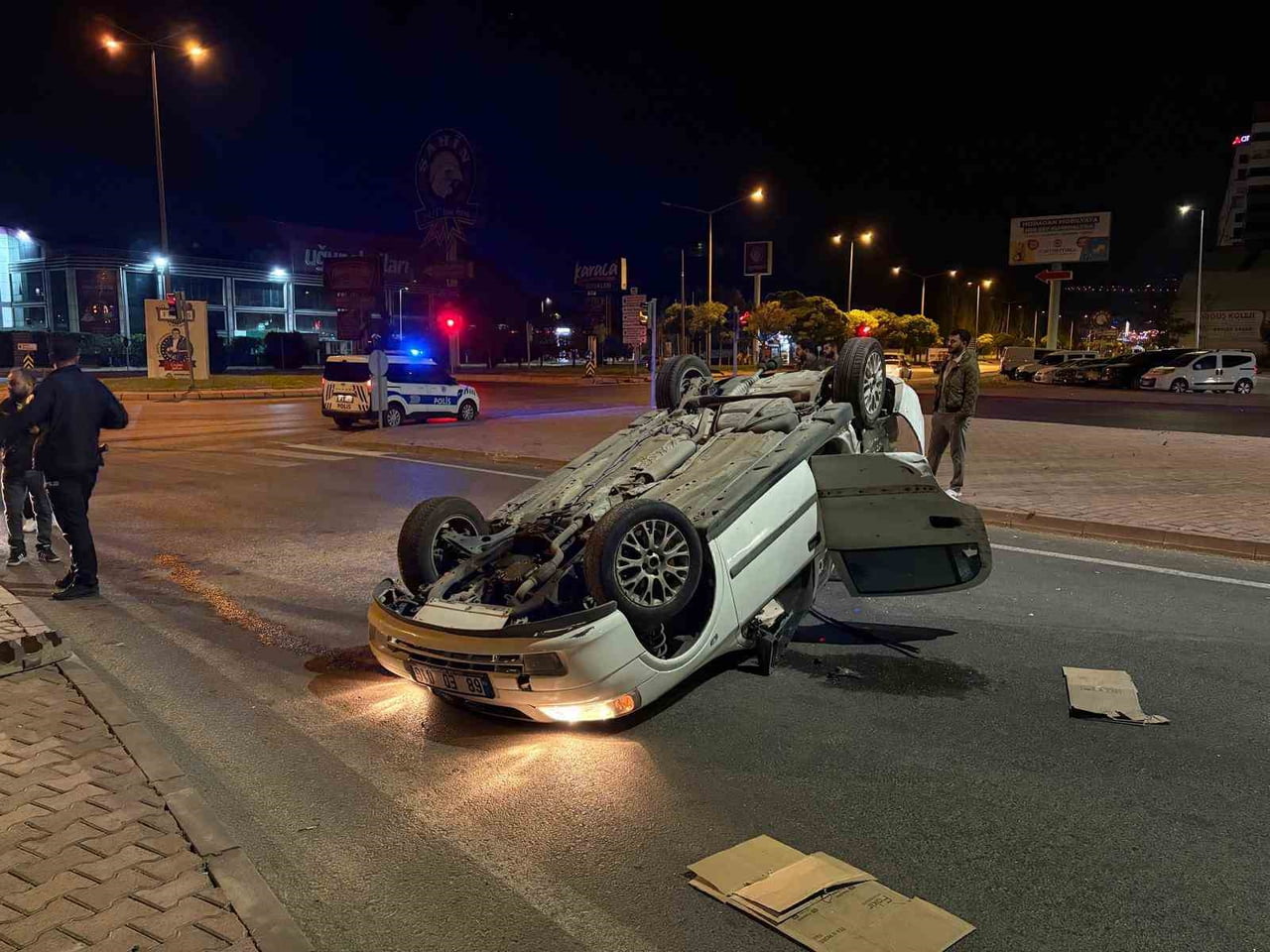 KAYSERİ’NİN KOCASİNAN İLÇESİNDE KAMYONLA ÇARPIŞAN OTOMOBİL TAKLA ATARKEN, KAZADA YARALANAN...