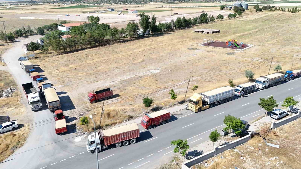 KAYSERİ’NİN ÖNEMLİ TARIM MERKEZLERİNDEN OLAN TOMARZA İLÇESİNDE HUBUBAT HASADININ BAŞLAMASIYLA...