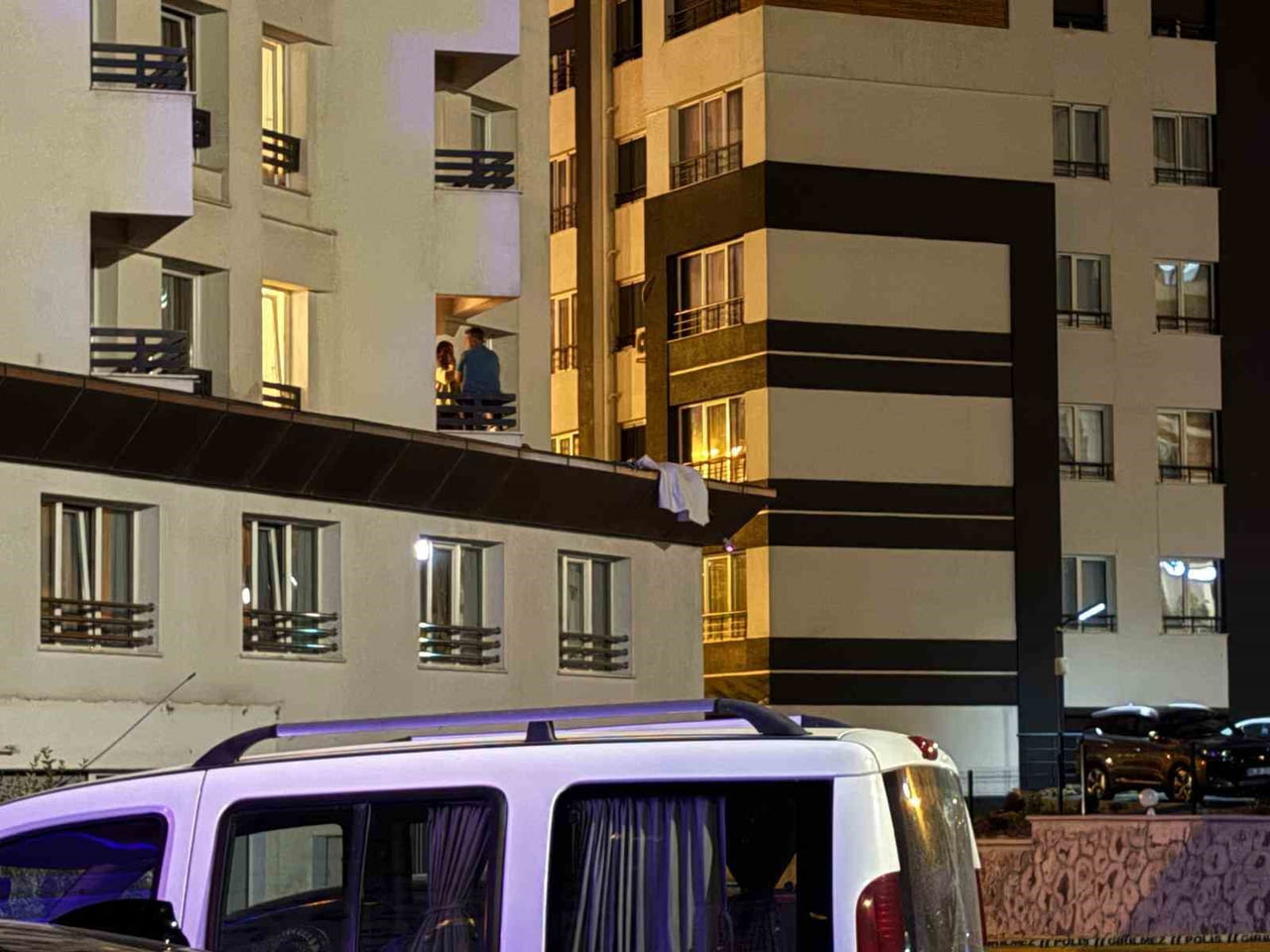 KAYSERİ’NİN TALAS İLÇESİNDE BİR ŞAHIS, OTEL ODASINDA KAVGA ETTİĞİ KADINI 5’İNCİ KATTAN AŞAĞI ATTI....
