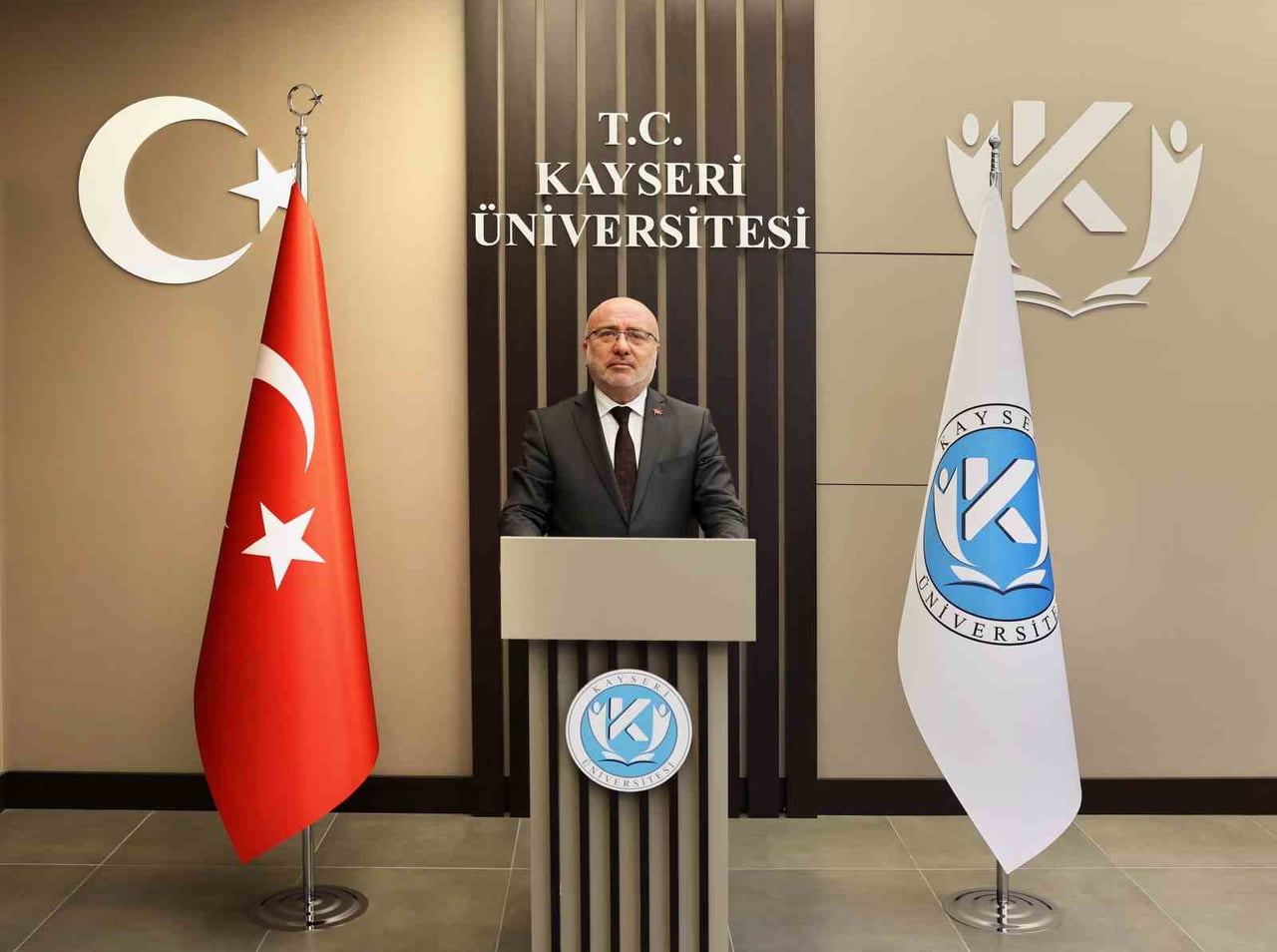 KAYSERİ ÜNİVERSİTESİ (KAYÜ) REKTÖRÜ PROF. DR. KURTULUŞ KARAMUSTAFA, MALAZGİRT ZAFERİ’NİN 955. YIL...