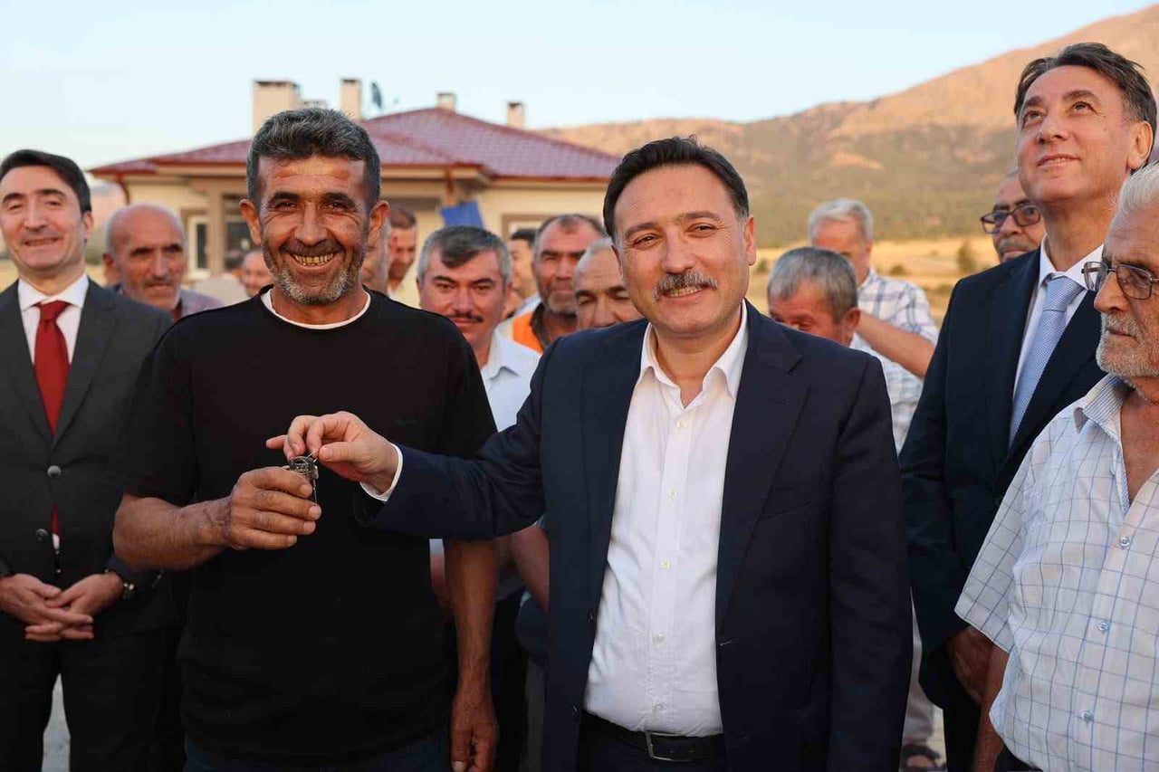 KAYSERİ VALİSİ GÖKMEN ÇİÇEK, KAHRAMANMARAŞ MERKEZLİ 6 ŞUBAT DEPREMLERİNİN ARDINDAN DEVELİ İLÇESİ...