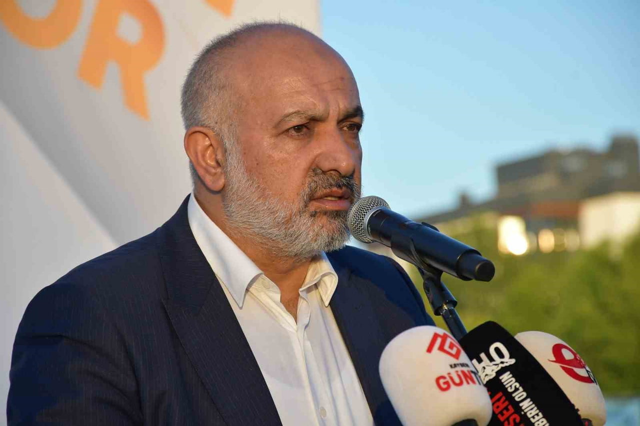 KAYSERİSPOR BAŞKANI ALİ ÇAMLI, SARI-KIRMIZILI TAKIMIN GELECEĞİ ADINA BÜYÜK ÖNEM TAŞIYAN TRANSFER...