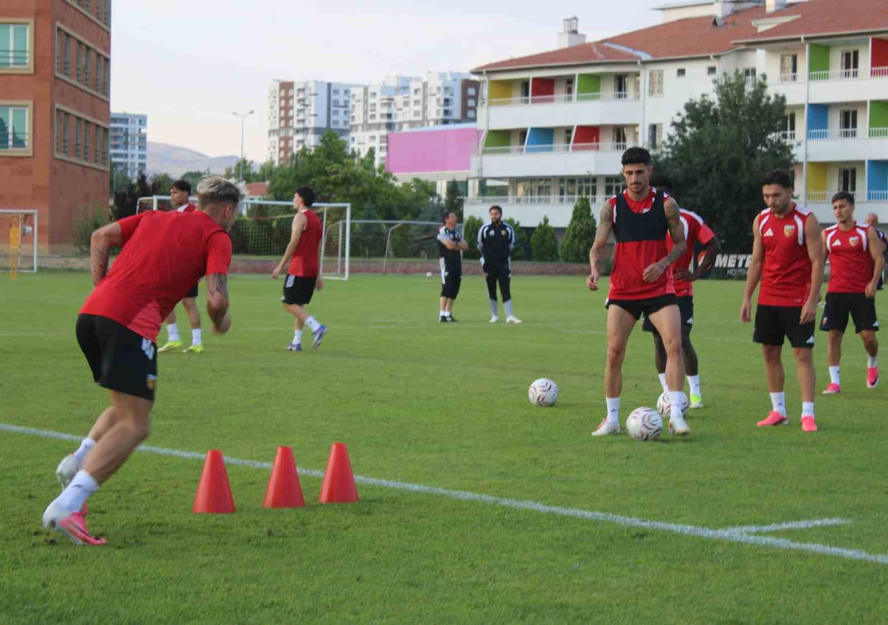 KAYSERİSPOR, TRENDYOL 1. LİG’İN 3. HAFTASINDA IĞDIR FK İLE OYNAYACAĞI KARŞILAŞMANIN HAZIRLIKLARINI...