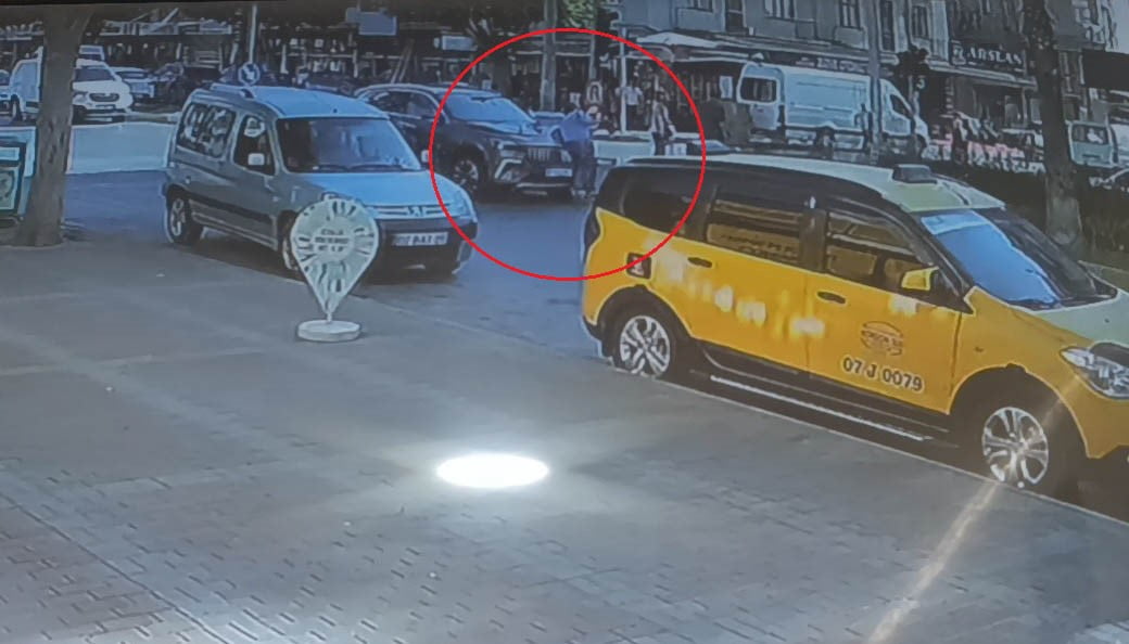 KAZA ANI İSE GÜVENLİK KAMERASINA SANİYE SANİYESİNE YANSIDI.
