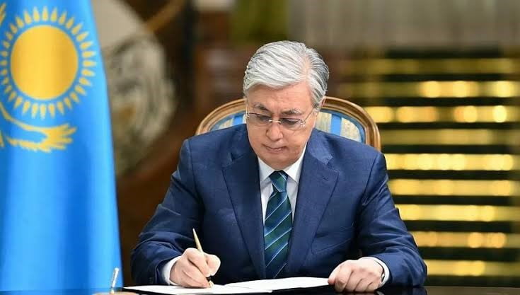 KAZAKİSTAN CUMHURBAŞKANI KASIM CÖMERT TOKAYEV, YENİ ANAYASAL DÜZENLEMEYE GÖRE 145 MİLLETVEKİLİNDEN...