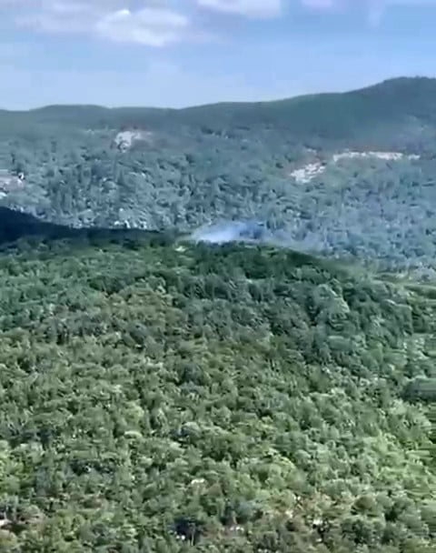 KAZDAĞLARI'NDA YILDIRIM KAYNAKLI ORMAN YANGININA HAVADAN VE KARADAN MÜDAHALE EDİLİYOR