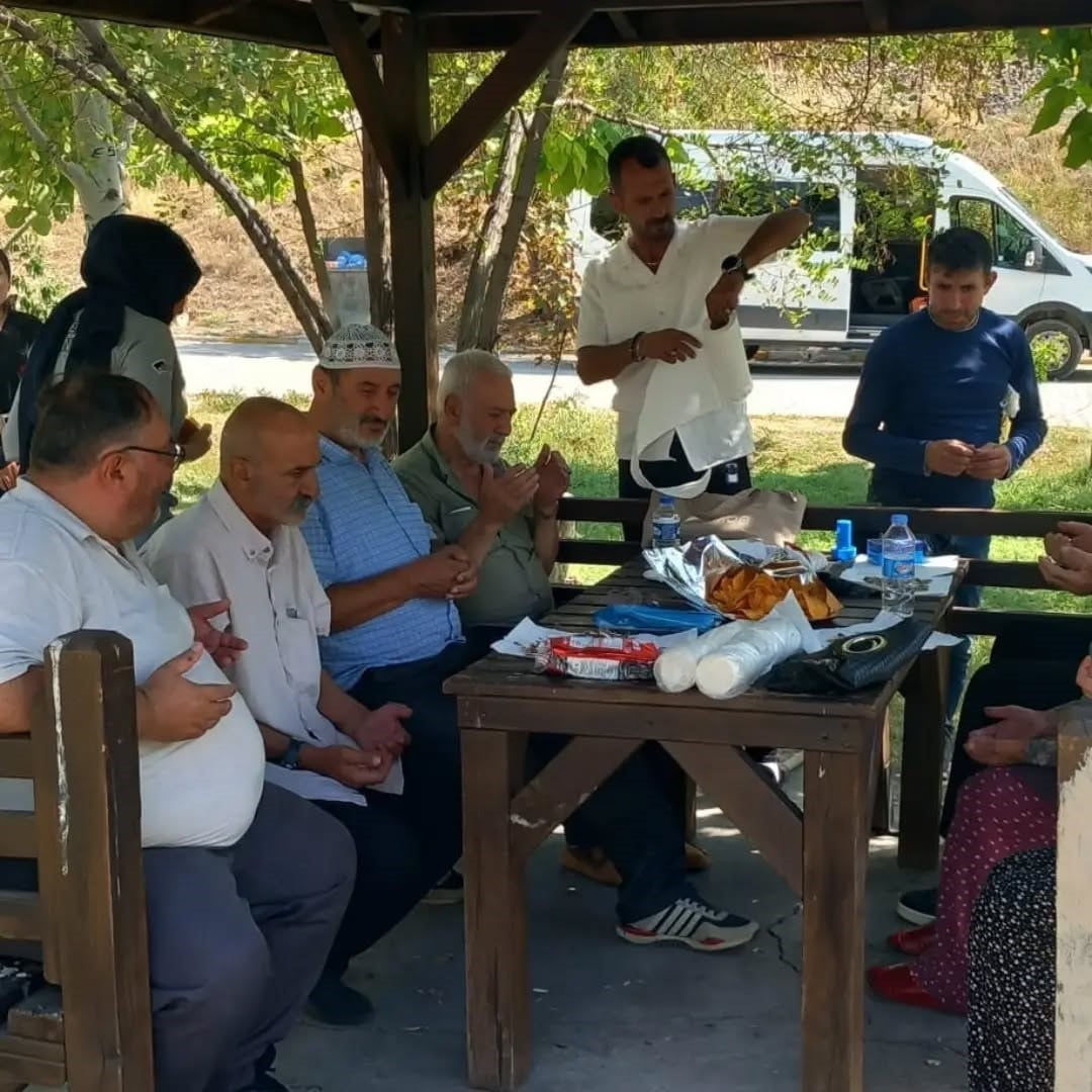 KEMAH'TA HUZUREVİ SAKİNLERİNE MEVLİD-İ NEBİ HAFTASI ZİYARETİ