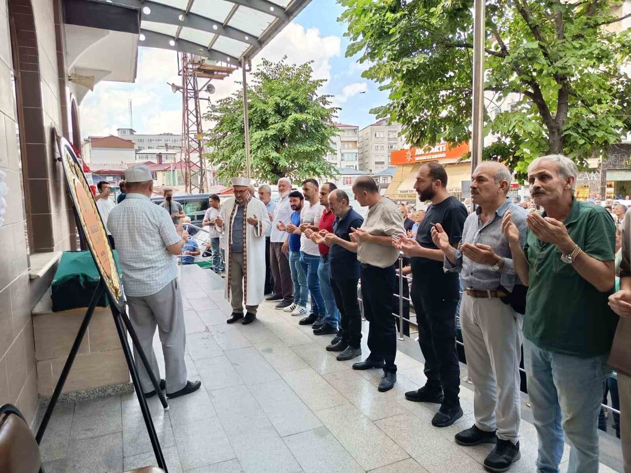 KEMAL GÜNAYDIN İÇİN BUGÜN VAKFIKEBİR MERKEZ CAMİİNDE ÖĞLE NAMAZINA MÜTEAKİP CENAZE NAMAZI KILINDI....