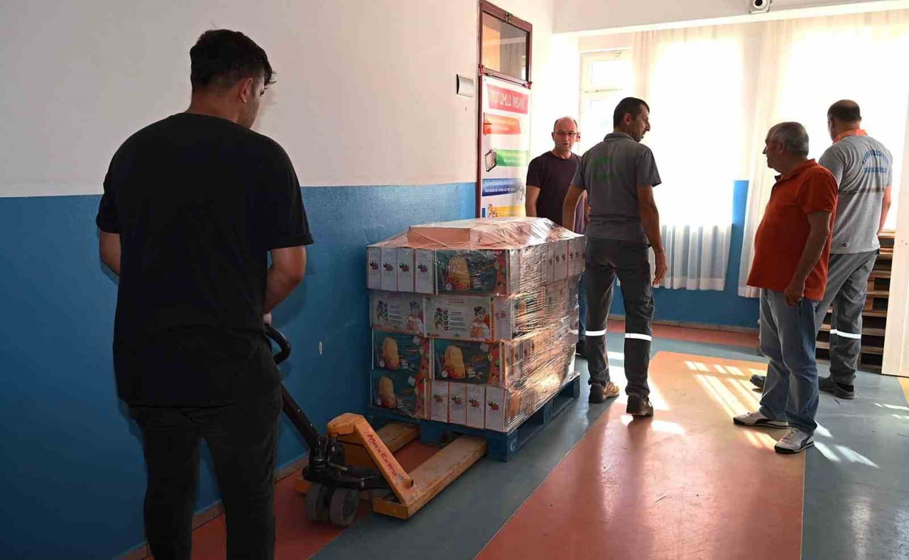 KEMER BELEDİYE BAŞKANI NECATİ TOPALOĞLU'NUN "EĞİTİM VARSA GELECEK VAR" PROJESİ KAPSAMINDA...