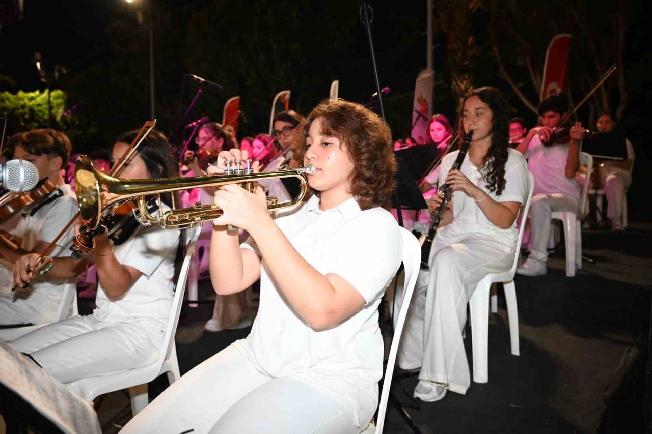 KEMER BELEDİYE BAŞKANI NECATİ TOPALOĞLU ÖNCÜLÜĞÜNDE KURULAN KEMER BELEDİYESİ CUMHURİYET...