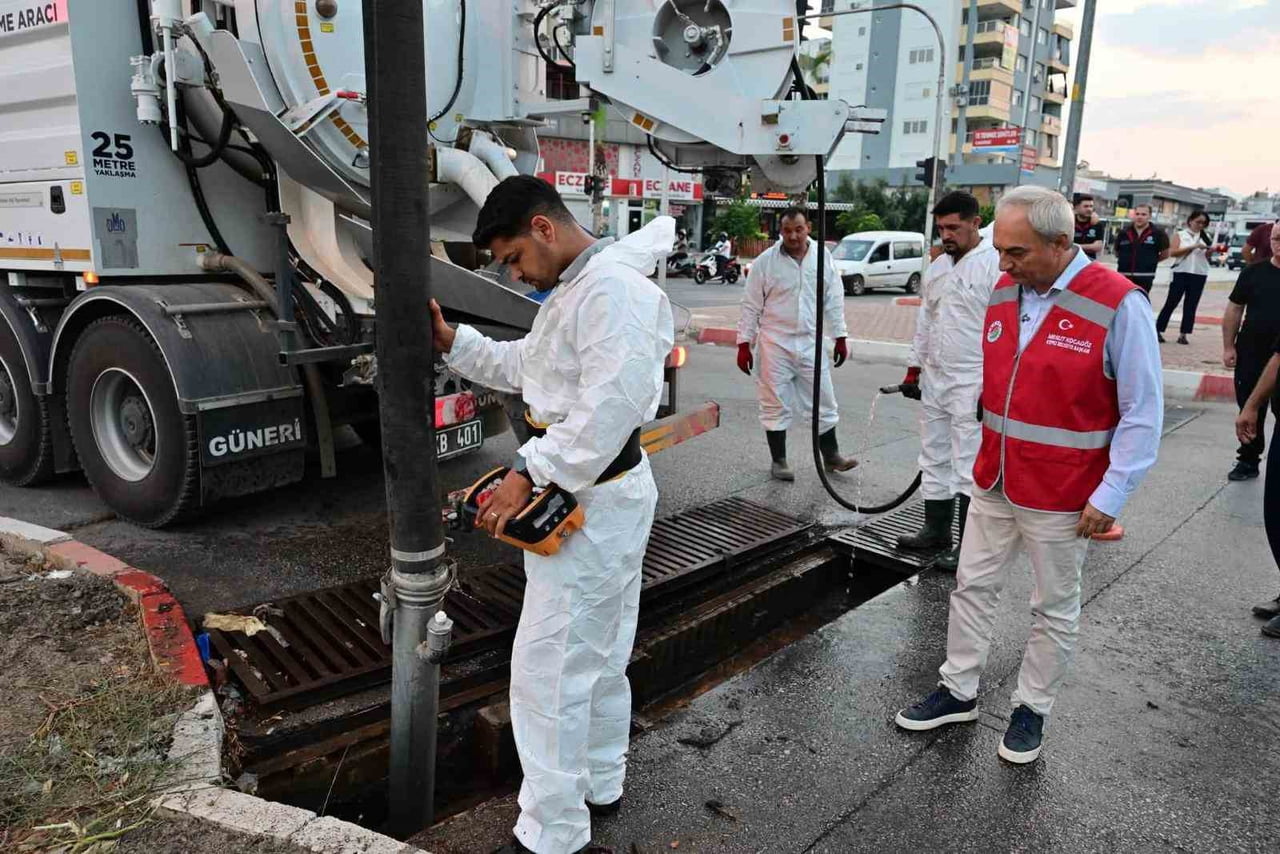 KEPEZ BELEDİYESİ, KIŞ MEVSİMİ ÖNCESİNDE YAĞMUR SUYU DRENAJ SİSTEMLERİNİN SAĞLIKLI ÇALIŞMASI İÇİN...
