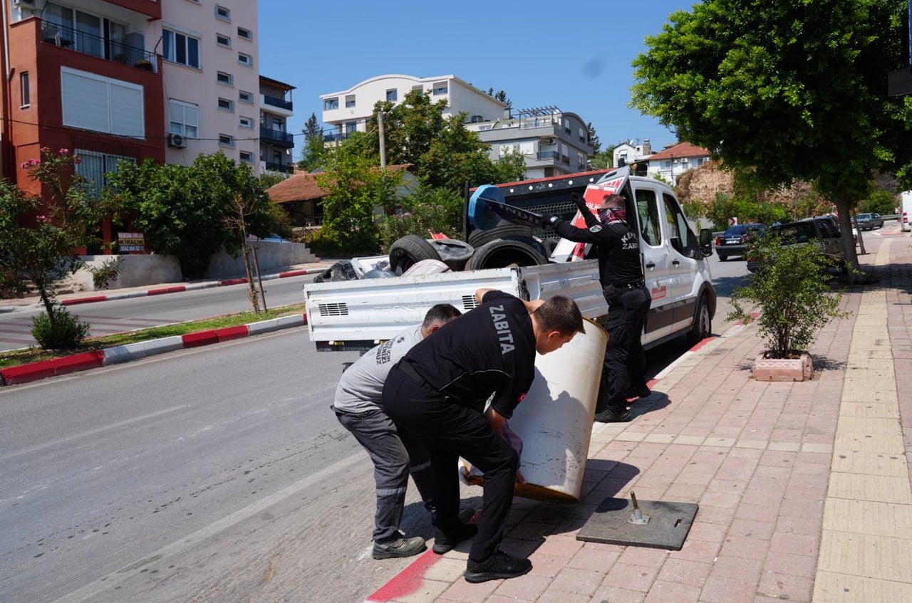 KEPEZ BELEDİYESİ, YILDIRIM BEYAZIT CADDESİ VE BARIŞ MANÇO BULVARI’NDA KAMU ALANLARINI İZİNSİZ...